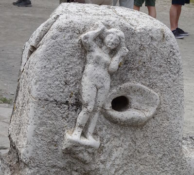 female figure at herculaneum
