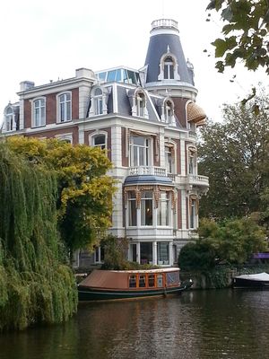 canal house in amsterdam
